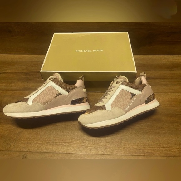 Women’s Michael Kors Wilma Trainers - Picture 4 of 5